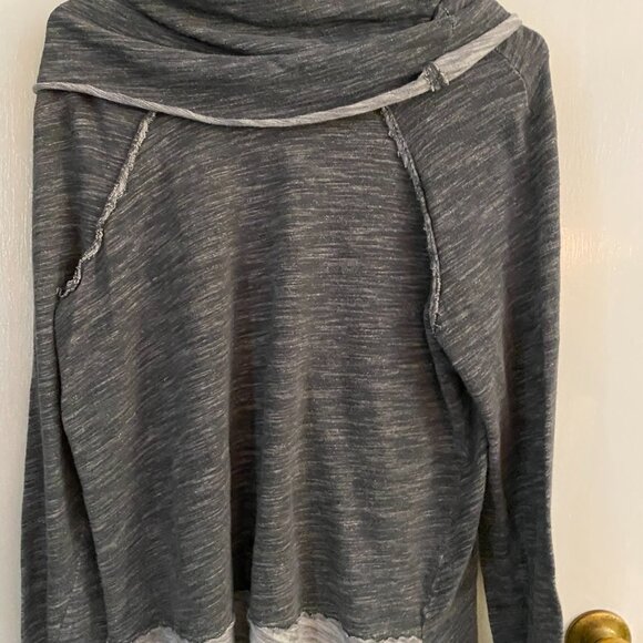 FREE PEOPLE BEACH Charcoal Cocoon Cowl Pullover Top - Size M - Picture 3 of 3